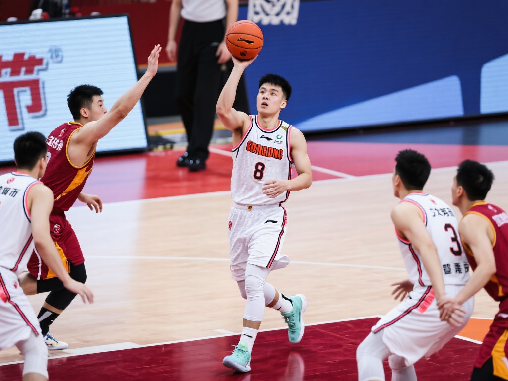 从比赛中的表现来看，胡明轩的进攻方式迅速