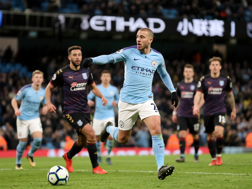 在英超联赛中，强队之间的较量往往被视为“