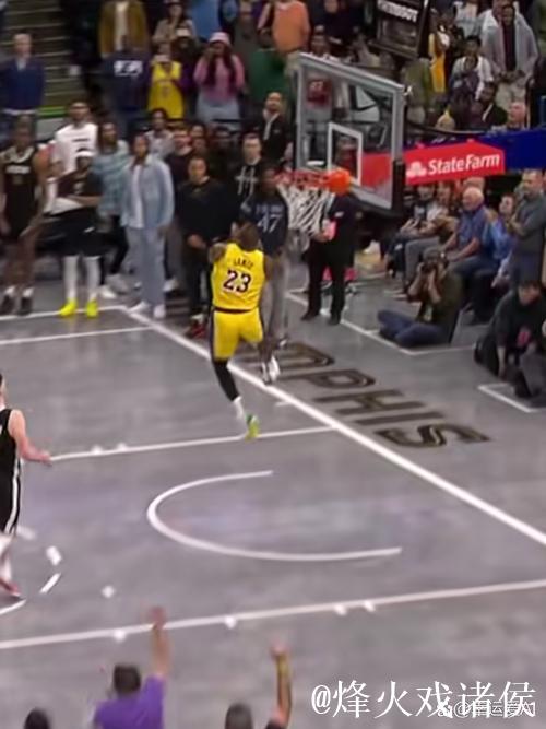 詹姆斯三连三双创历史新高 湖人击败灰熊豪取三连胜