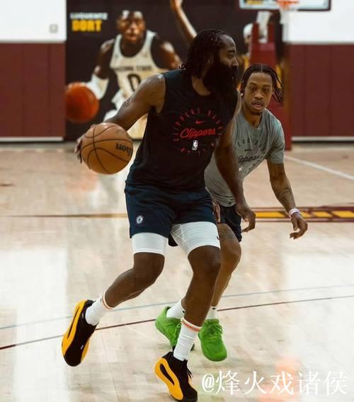 莱昂纳德休赛期进行膝盖手术 恢复尚未完全 莱昂纳德休赛期进行膝盖手术 恢复尚未完全